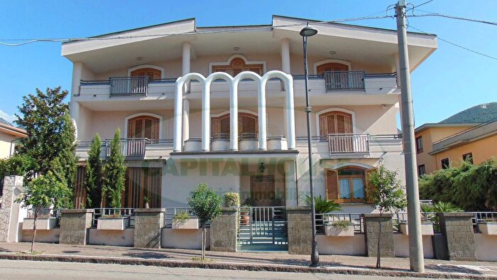 Casa con 10 locali in vendita in Mugnano del Cardinale, Mugnano Del Cardinale