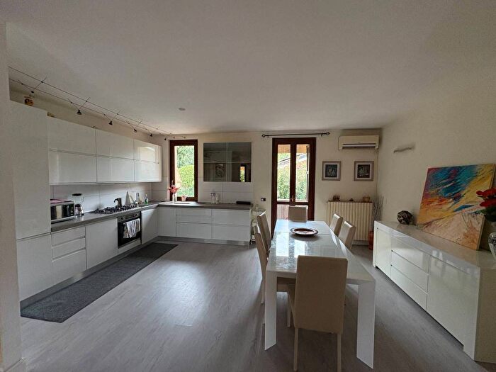Casa quadrilocale in vendita in Via Giovanni Pascoli, Centro, Calvagese della Riviera