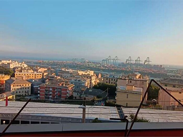 Appartamento trilocale in affitto in Via Villini Ambrogio Negrone, Pra, Genova