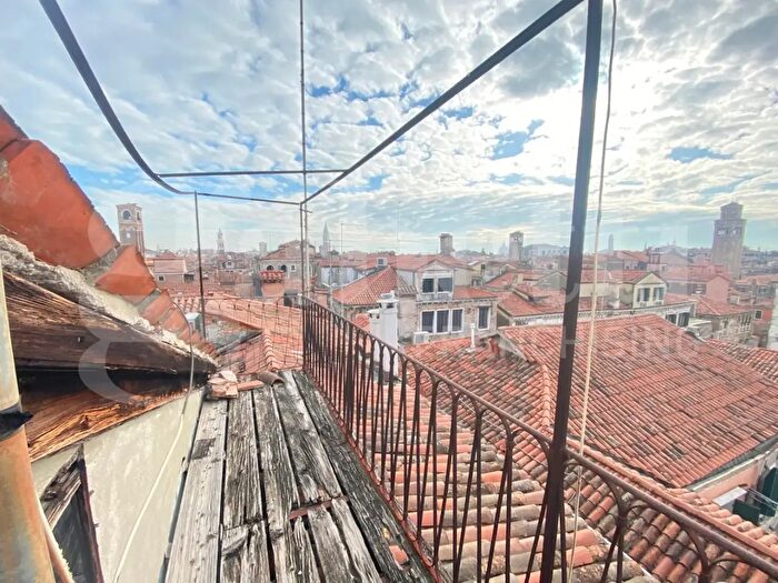 Appartamento con 5 locali in vendita in Campo De Le Beccarie, Venezia