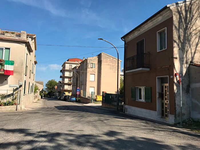 Appartamento con 5 locali in vendita in Via della Croce, Casalbordino