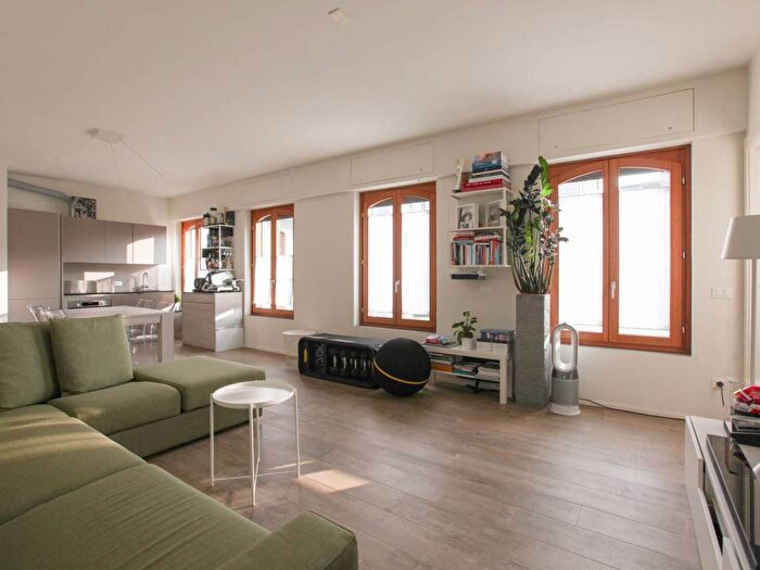 Appartamento trilocale in affitto in CANONICA, Paolo Sarpi, Milano