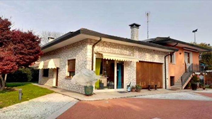 Casa quadrilocale in vendita in Via Roma, Montegalda