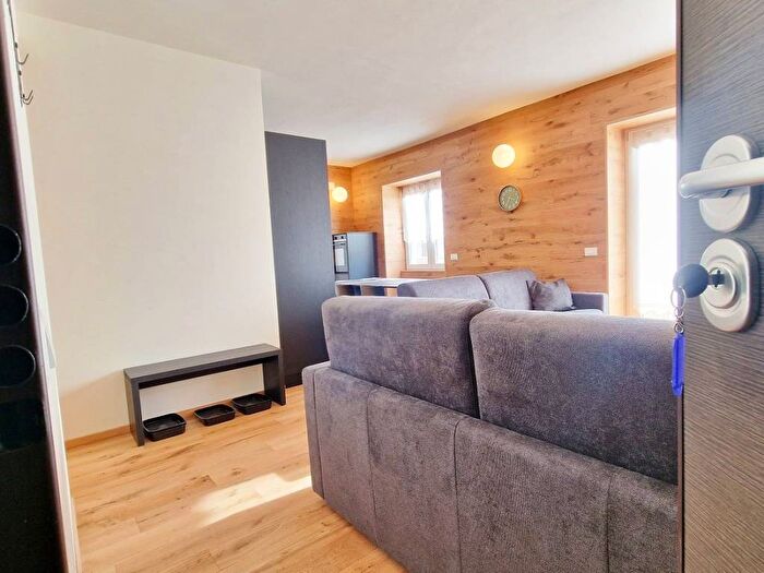 Appartamento trilocale in affitto in Via Valtellina, Aprica