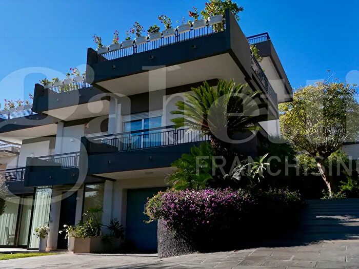 Casa con 13 locali in vendita in Via Tondo Gioieni, Catania