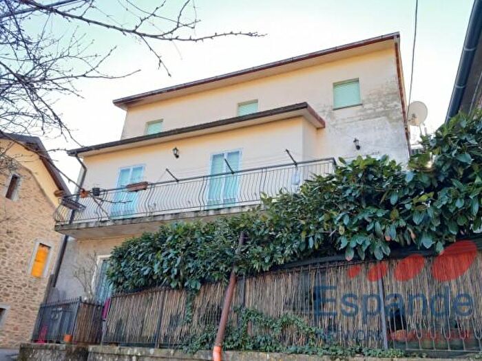 Casa con 6 locali in vendita in Alto Reno Terme