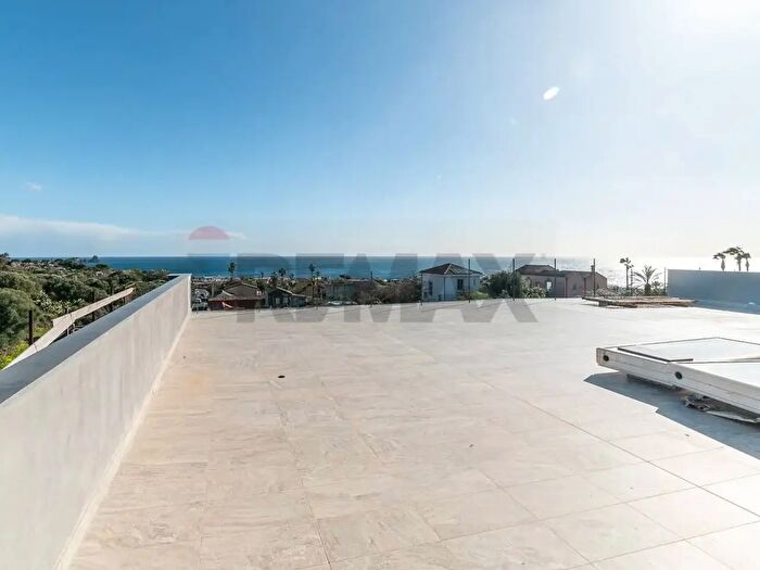 Appartamento con 5 locali in vendita in Via Nazionale, Aci Castello