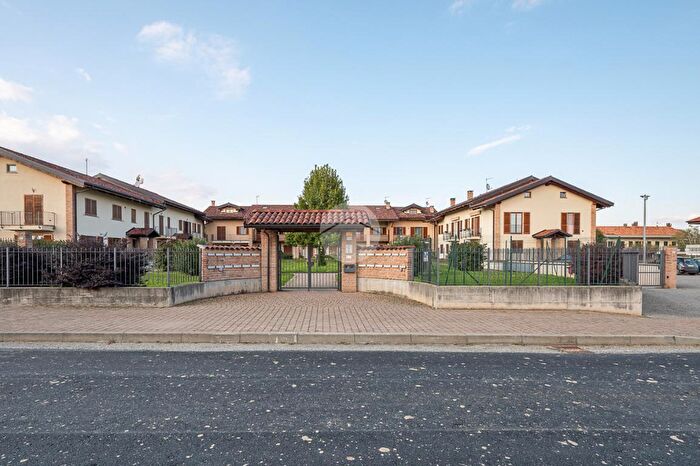 Appartamento con 5 locali in vendita in Strada Vecchia di Barbania, San Francesco Al Campo