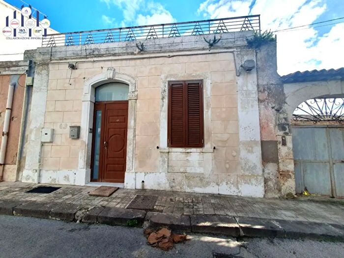 Casa trilocale in vendita in Via Archimede, Floridia