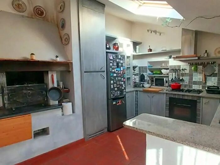 Casa con 8 locali in vendita in Calci