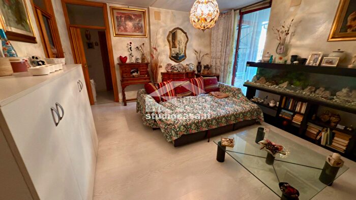 Appartamento trilocale in vendita in Via Carducci, Melzo