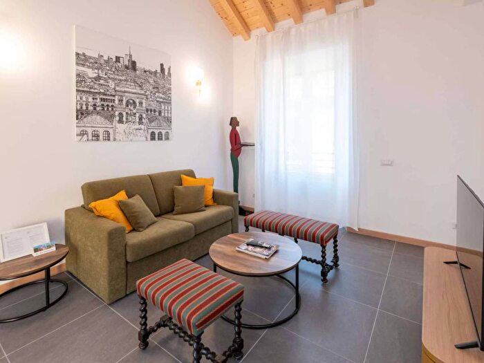 Appartamento trilocale in affitto in Via Sebastiano del Piombo, Monte Rosa Lotto, Milano