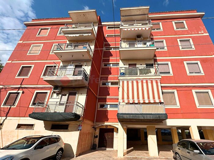 Appartamento con 6 locali in vendita in Via Giovanni XXIII, Grottaglie
