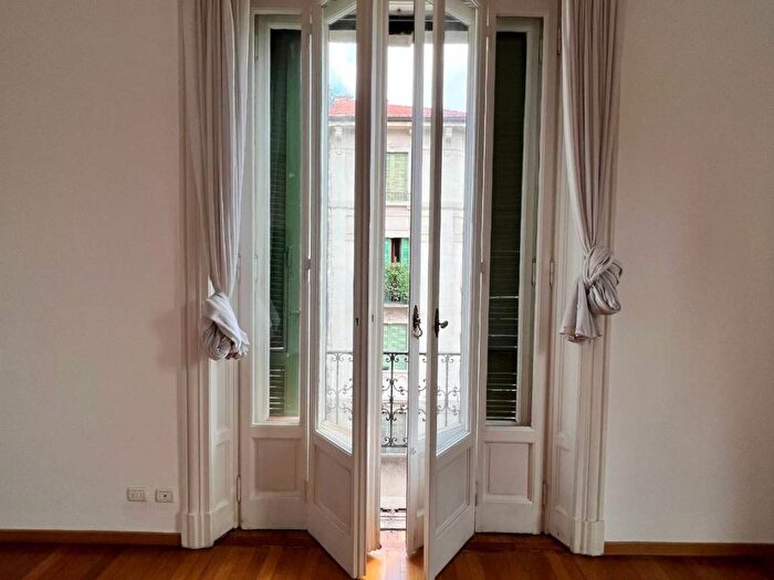 Appartamento quadrilocale in affitto in Via Mascheroni, Pagano, Milano