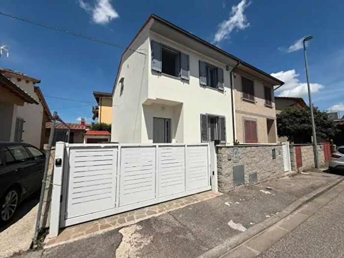 Casa con 5 locali in vendita in Via Andrea Costa, Lastra A Signa