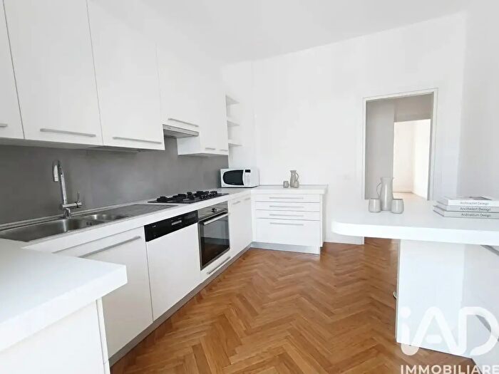 Appartamento quadrilocale in vendita in Viale IV Novembre, Modena