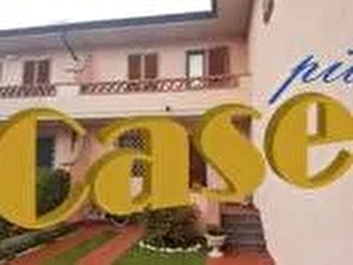 Casa con 9 locali in vendita in Pietrasanta