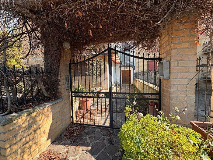 Appartamento con 5 locali in vendita in Via delle Laudi, Gubbio