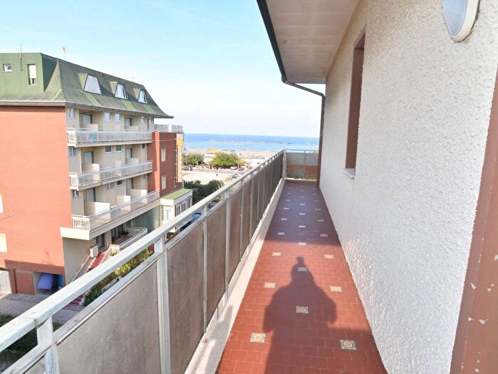 Appartamento trilocale in affitto in Viale Giosuè Carducci, Cesenatico Levante, Cesenatico