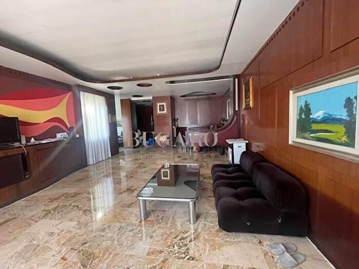 Appartamento con 6 locali in vendita in Ancona