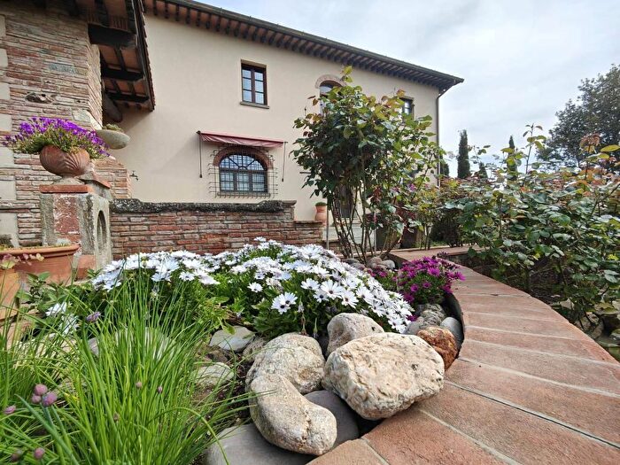 Casa con 20 locali in vendita in Cerreto Guidi