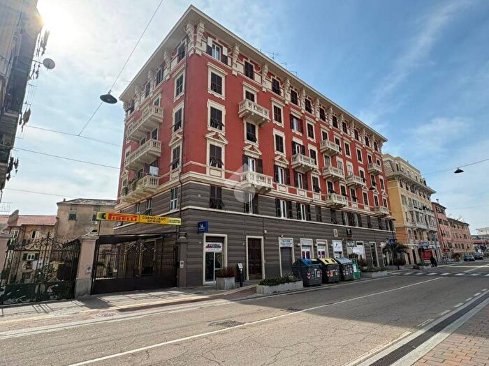 Appartamento con 5 locali in affitto in Via cornigliano, Cornigliano, Genova