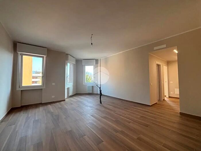 Appartamento trilocale in vendita in Via Corsica, Brescia