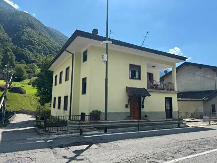 Appartamento trilocale in vendita in Via Grabiasca, Gandellino