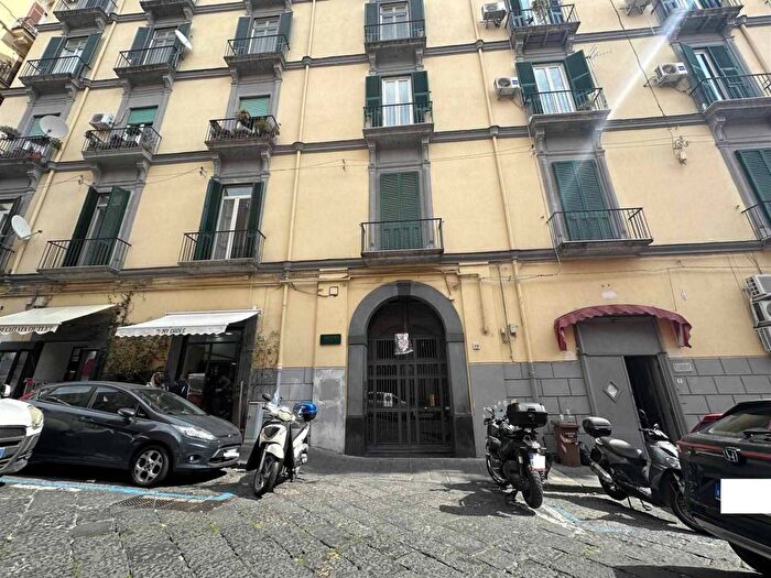 Appartamento con 5 locali in affitto in Piazza Amedeo Parco Margherita, Napoli
