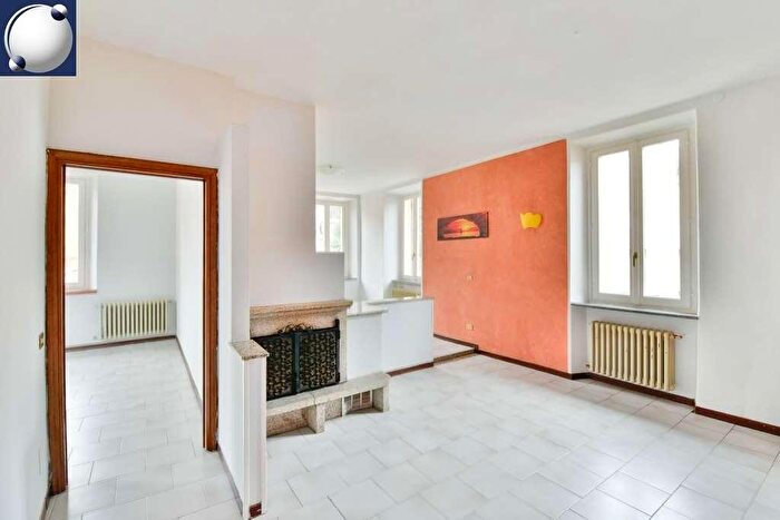 Appartamento trilocale in vendita in Via Mazzini, Albavilla