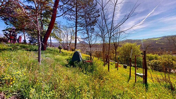 Casa con 8 locali in vendita in Gaggio Montano