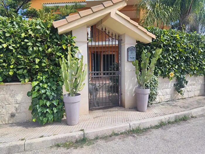Casa con 7 locali in vendita in Augusta