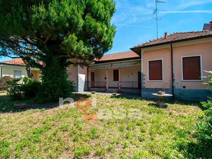 Casa con 5 locali in vendita in Via Pascoli, Vanzaghello