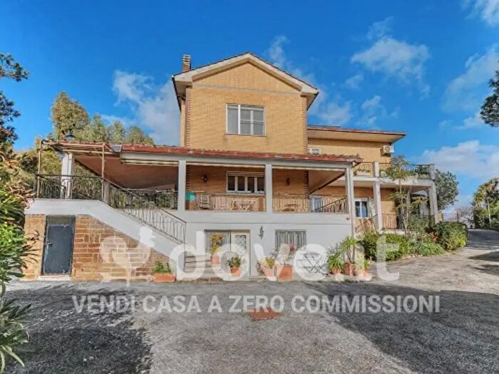 Casa con 6 locali in vendita in Via Lerici, Santa Marinella