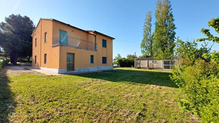 Casa con 6 locali in vendita in Strada della Grancetta, Senigallia