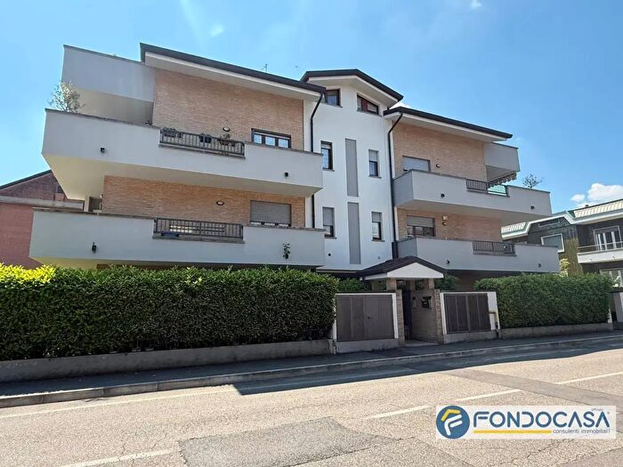 Appartamento trilocale in vendita in Via Cesare Battisti, Cesano Maderno