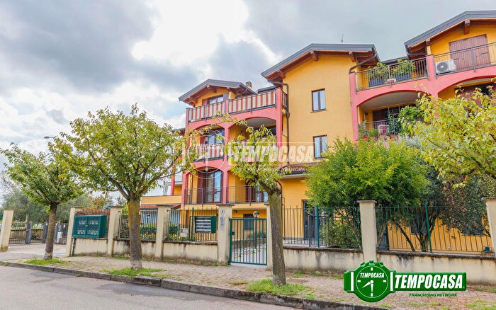 Appartamento trilocale in vendita in Via E Mattei, Gaggiano