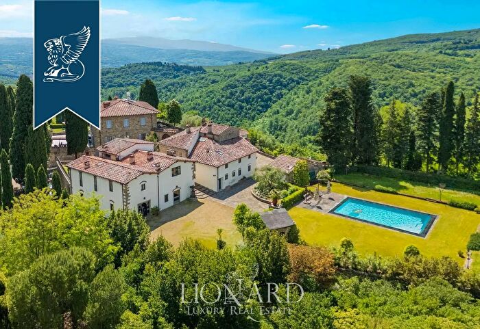 Casa con 15 locali in vendita in Pontassieve