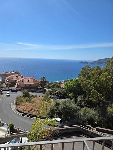 Appartamento trilocale in vendita in Contrada Silemi, Letojanni