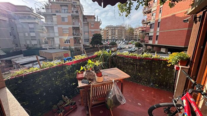 Appartamento trilocale in vendita in Via delle Nereidi Roma, Roma