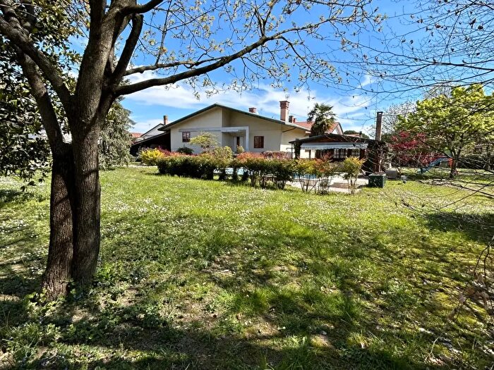 Casa con 6 locali in vendita in Via Roma, Salzano