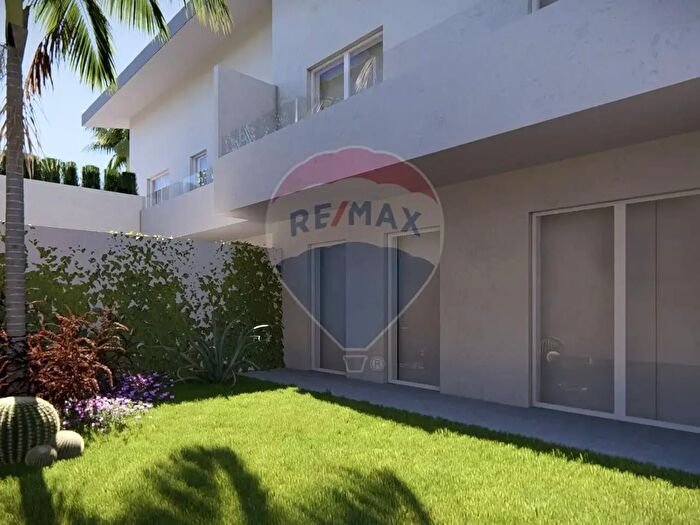 Casa con 9 locali in vendita in Via Arezzo Snc, San Giovanni La Punta