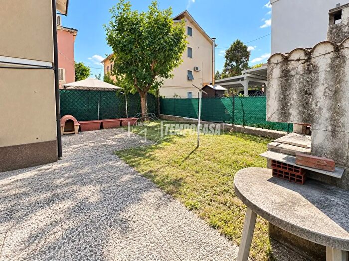 Casa con 8 locali in vendita in Rubiera