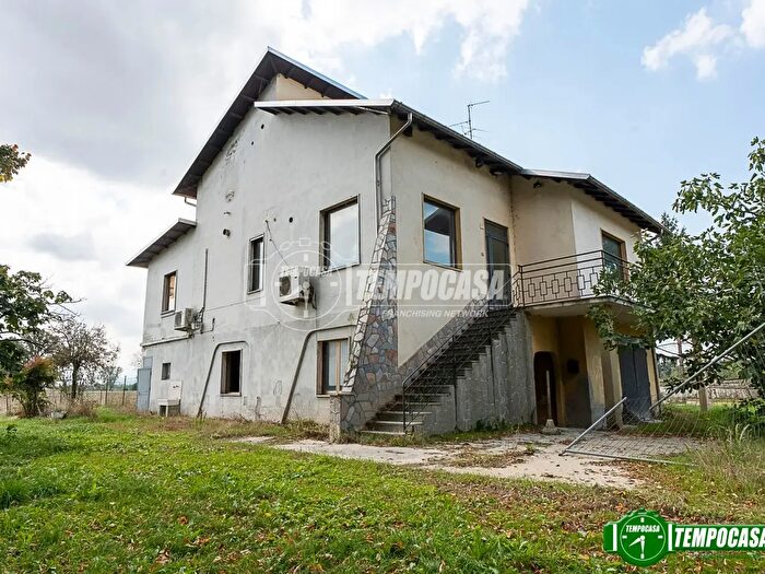 Casa con 5 locali in vendita in Strada del Ponte Vecchio, Castel San Giovanni