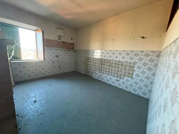 Casa con 12 locali in vendita in Santa Maria A Monte