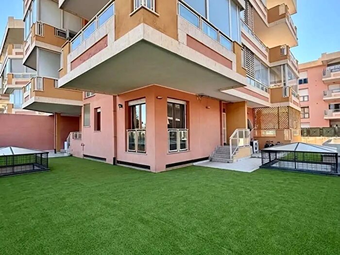 Appartamento quadrilocale in vendita in Via Madre Anna del Gesu, Cagliari