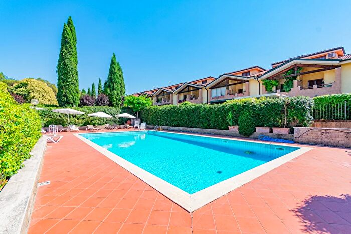 Appartamento con 6 locali in vendita in Via Tina Modotti, Roma