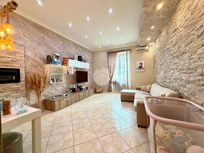 Appartamento trilocale in vendita in Via Nuovo Tempio, Napoli