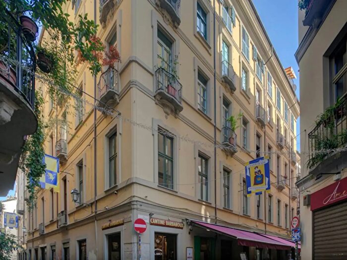 Appartamento con 5 locali in vendita in Via Barbaroux, Torino