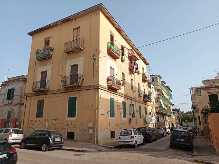 Appartamento trilocale in affitto in Via Eurialo, Bagnoli, Napoli